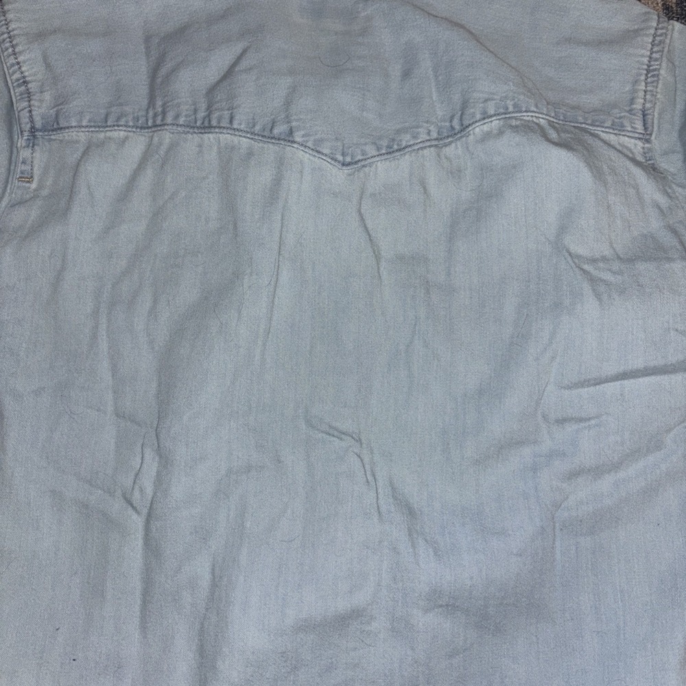 Levi's Essential Western Shirt Women Size Large Denim Standard Fit Pearl Snap - Picture 5 of 7